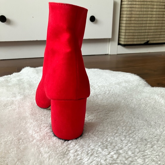 Red ankle boot - Picture 2 of 4
